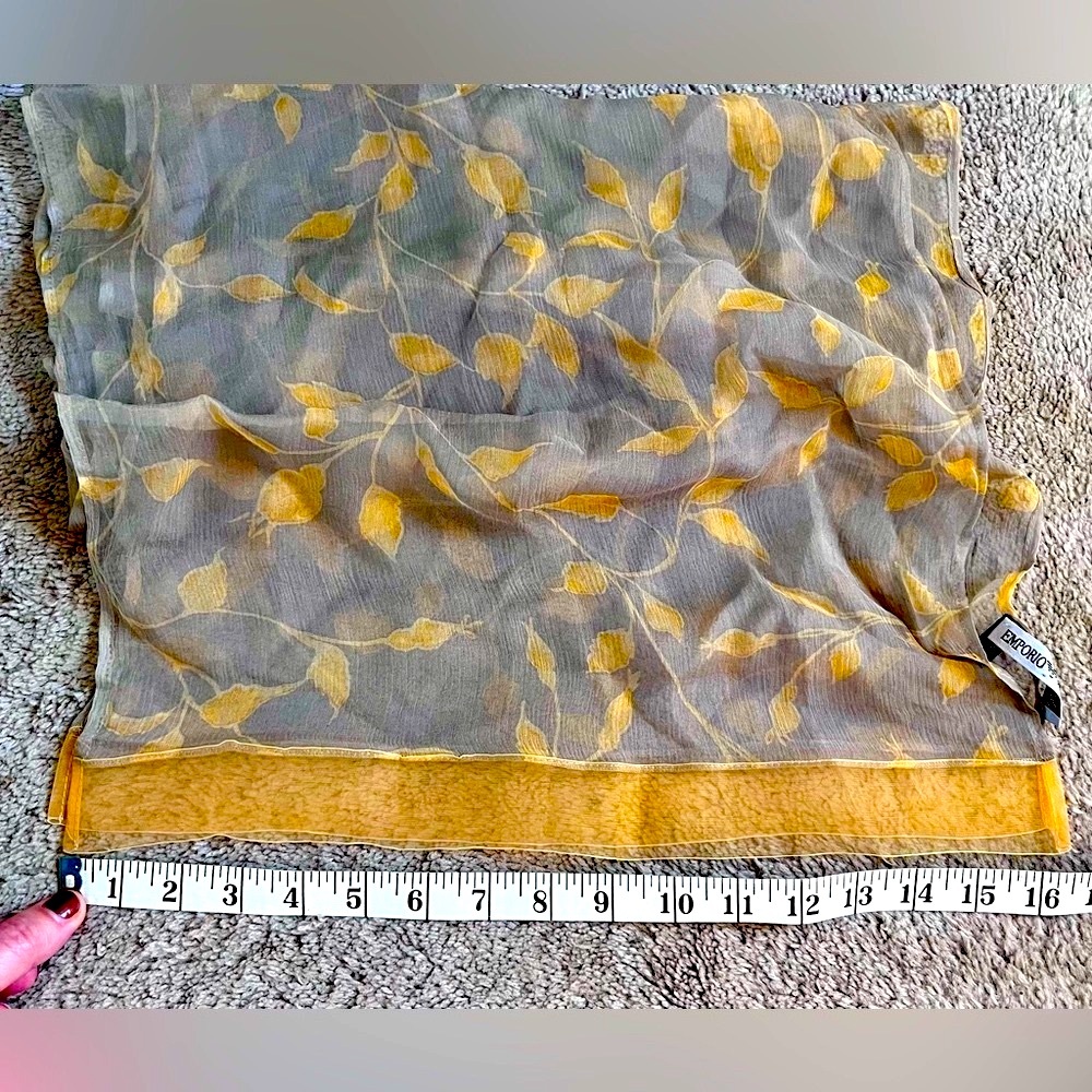 Gorgeous Emporio Armani scarf - Picture 4 of 5
